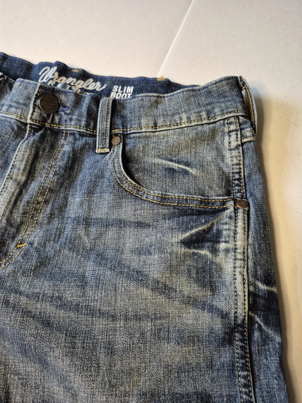Wrangler Men's Bootcut Jeans in Faded Blue Wash